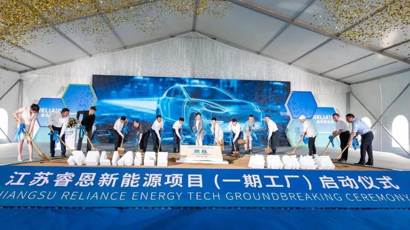大型地面光伏电站投资回报率解析：关键因素与优化路径**